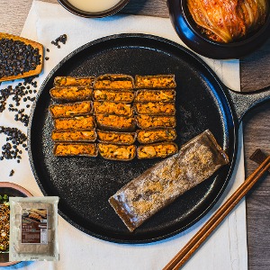 메밀전병 잘 숙성된 매콤한 국산 배추로 만든 김치와 돼지고기가 듬뿍(480g 4개입)